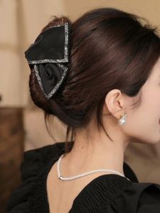 Elegant Audrey Hepburn-Inspired Hair Clip Shark Clip Back Brain Hairpin for Women Fashionable Original Design Cloth Hair Accessory