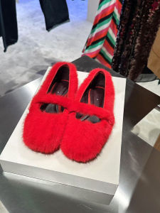 รองเท้าส้นแบนหนังขนสัตว์สีแดง ZA2024 รองเท้าส้นแบนแบบสวมสำหรับผู้หญิง ทรงหัวเหลี่ยม หัวเข็มขัด รองเท้าแฟชั่นฤดูใบไม้ร่วง