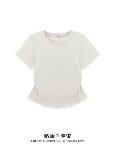 สีครีม Universe ผู้หญิง เสื้อยืดแขนสั้นความยาวไหล่สีบริสุทธิ์ สลิมฟิต ลำลอง คอ V เสื้อท่อนบน สําหรับ ฤดูร้อน 2024