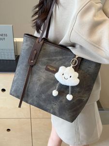 Fashionable Large Capacity Womens Tote Bag Casual Commuter Bag Simple Class Single Shoulder Bag Stylish Trendy Handbag