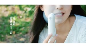 Quạt Gấp Gọn cầm tay mini Kiêm Sạc Dự Phòng Và Đèn Pin Tích Hợp Chiếu sáng Từ xa Dung Lượng Pin 2000mAh