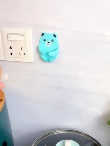 (DNV) Gantungan Kabel Listrik Tempel Dinding Motif Bear Plug Hook Colokan