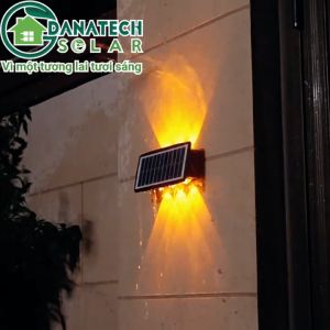 Đèn gương lồi năng lượng mặt trời ốp tường trang trí với ánh sáng hắt lên và hắt xuống cực đẹp trang trí lối đi sân vườn