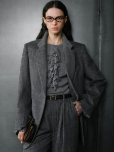 Elegant Wool-blend T-style Suit
