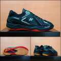 sepatu bulutangkis,sepatu badminton,anti licin,anti slip,bawah outsol karet. 