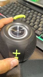 Kisonli Q42 Mini RGB Music Speaker Portable Powerful Sound RGB Light 1200mAh Battery Waterproof Bluetooth Speaker with Type-C Charging