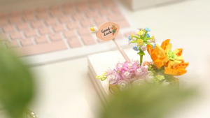 Year End Sales | KOCO Preserved Fresh Flower Tulip 295pcs (KC02087) Micro Mini Building Brick Set | Blessings Of Succulents