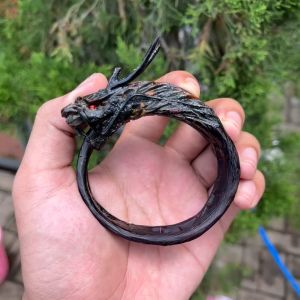 Gelang Akar Bahar Merah Ukir Naga Galak Bertanduk