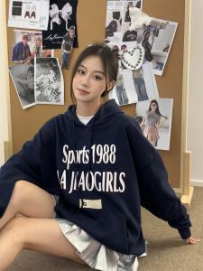 เสื้อสเวตเตอร์มีฮู้ดพิมพ์ลายตัวอักษรสไตล์ย้อนยุคแบบอเมริกันสำหรับผู้ชายและผู้หญิง ฤดูใบไม้ร่วง 2023 ทรงหลวม แขนยาว คอตตอน 100%