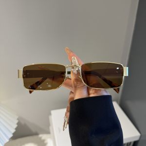 แว่นกันแดดทรงสี่เหลี่ยมเหลี่ยมแบบบางสไตล์ฮ่องกงย้อนยุคสำหรับผู้ชายและผู้หญิง แว่นกันแดดแบบลำลองที่ทนทานต่อแสงแดด