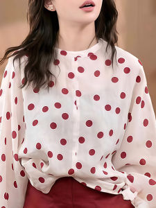 เสื้อเชิ้ตผู้หญิงลายจุดสีพื้นแขนยาวคอโปโลทรงหลวมฤดูร้อน 2025 เสื้อผ้าทำงานผู้หญิงที่สวมใส่ได้หลากหลาย