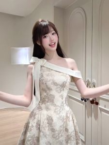 Design Unique Fashionable French Style Slanted Shoulder Straps Waist-accentuating Flared Dress Summer
