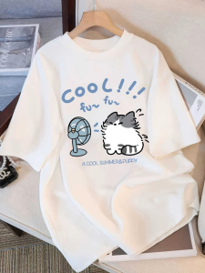 T-Shirt Wanita Lengan Pendek - Motif Kucing Kartun Lucu Premium 2025  Katun Bernapas & Bahan Sejuk  Desain Sweet & Spicy Streetwear Oversize  Atasan Santai Kerah Bulat Slim Fit Musim Panas  Potongan Oversize Modis  Motif Eksklusif Gaya Korea