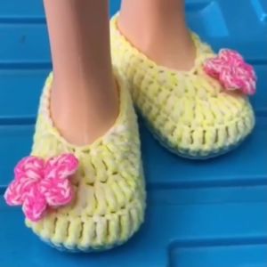 รองเท้าเด็ก รองเท้าเด็กอ่อน งานถักไหมพรม ใส่ถุงเท้าก่อนเพิ่มความอบอุ่นให้ลูกน้อย งานถักน่ารักมาก ความยาวรองเท้า10-12cm.