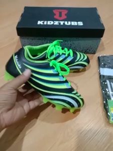 KIDZTUBS Sepatu Bola Anak Paket Komplit Sepatu Bola Tas Skin Deker Kaos Kaki Usia 6-10 Tahun Size 28 29 30 31 32 33 34 35 36 37 KDZ1956122824