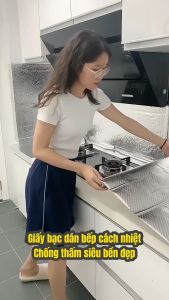 Cuộn Giấy bạc dán bếp dài 3m - Cuộn decal giấy bạc dán bếp tráng nhôm cách nhiệt ô vuông bạc khổ 3m x 60cm tiện lợi dễ dàng lau chùi sử dụng