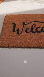 THẢM CHÙI CHÂN BẰNG XƠ DỪA CÓ ĐẾ CHỐNG TRƯỢT IN WELCOME 40x60cm