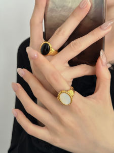 Spring Summer Vintage Black Agate White Mother of Pearl Index Ring Womens Niche Design High Personality Unique Ring