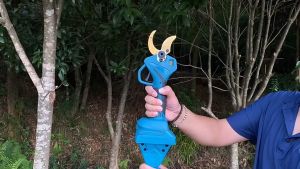 ไฟฟ้า 21V กรรไกรตัดกิ่งไฟฟ้า มอเตอร์แปรง สำหรับกรรไกรไฟฟ้า ยกสูง 2.3 เมตร ตัดกิ่ง ราคาด้วย 2 ไฟ ใช้สำหรับตัดกิ่ง