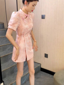 ชุดสองชิ้นเอวสูงสไตล์จีนสุดเก๋สำหรับผู้หญิงในช่วงฤดูร้อนปี 2024 พร้อมกระดุมหัวเข็มขัดและกระโปรงสั้นแบบเปิดหน้าอก