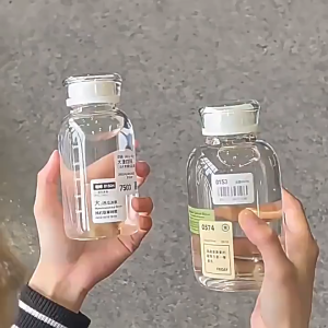 【การจัดส่งรวดเร็ว】แก้วน้ำตาชั่ง ขวดน้ำ แก้วมีฝาปิด น้ำผลไม้ นม แก้วมีหลอด ขวดน้ำพลาสติก น้ำดื่ม