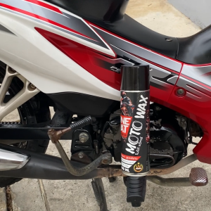 Moto Wax สเปรย์เคลือบเงา พรีเมี่ยม เคลือบพลาสติก เคลือบสีรถ เคลือบยางดำ กลิ่นหอม ปริมาณ 500ML