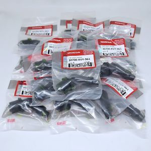 (Grosir : 10 Pcs) Cangklong Tutup Kepala Busi Honda Beat Karbu Vario Scoopy KVY / 30700-KVY-961