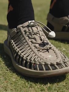 Keen uneek ของแท้ keen ผู้ชาย/ผู้หญิง รองเท้าส้นแบนแบบรัดส้น รองเท้าkeenแท้ ระบายอากาศได้ดี รองเท้ากันน้ำ - ใส่ได้ทั้งชายและหญิง size 36-44 สามารถเปลี่ยนขนาดได้