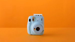 Fujifilm Instax Mini 11 Instant Camera / Package Holiday Travel Kit