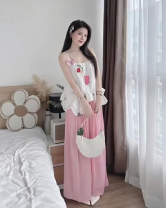 Set đồ nữ mặc hè đồ thiết kế Đũi Hàn áo hai dây họa tiết kèm bông sứ rời phối quần dài rộng xinh