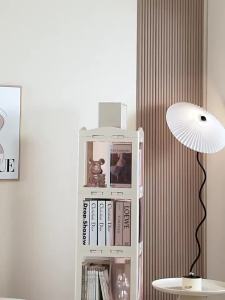 Folding Dust-Proof Large Capacity Bookshelf