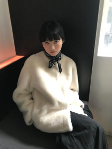 Lamb Fur Jacket Womens Short Loose Fashionable White Thickened Plush Integrated Leather And Fur Winter Outerwear Coat