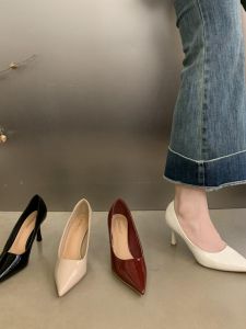 รองเท้าส้นสูงหัวแหลมสีนู้ดสำหรับผู้หญิง หนังนิ่ม ทรงหัวแหลม สีแดง เซ็กซี่ ทรงหัวแหลม ส้นสูง ทรงหัวแหลม รองเท้าแฟชั่น