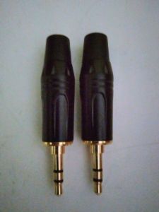 Rắc âm thanh Nakamichi rắc 3.5 linh kiện âm thanh di động màu đỏ và trắng kết nối âm thanh.