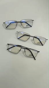 กรอบแว่นสายตา รุ่น 5509 เนื้อไทเทเนียม เบาทน ไร้สกรู ทรงสวยหรู