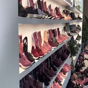 sepatu import alas lentur pria cowok jalam lari kerja