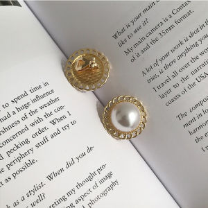 Hebe Style Court Retro Geometric Large round Lace Pearl Stud Earrings Women No Piercing Required Fashion Jewelry Accessories