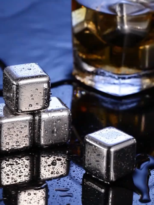 ก้อนน้ำแข็งสแตนเลส 316 ไม่ละลาย เกรดพรีเมียม ทำความเย็นเร็ว ขัดผิวเรียบ ปลอดภัย 100% - ชุด 4/6/8 ก้อน (แถมฟรีกล่องเก็บ+ที่คีบน้ำแข็งสแตนเลส)