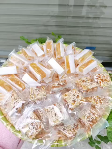 kẹo Khóm Dừa non và Khóm tắc đậu phộng vị chua ngọt ít đường