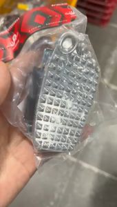 Đạp thắng / Bàn đạp thắng kiểu bàn chân cho xe máy.