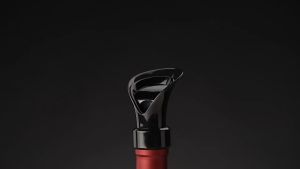 Dụng cụ rót và bảo quản ruou vang sang trọng