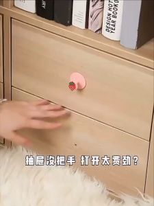 HANDLE PLASTIK PEGANGAN PINTU/LEMARI/TUTUP KLOSET GANTUNGAN KUNCİ DINDİNG UNIVERSAL ANIMASI LUCU UNIK DENGAN STIKER 3M BISA NEMPEL KUAT KOKOH MULTIFUNGSI