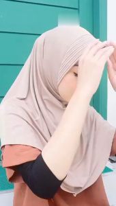 Jilbab Kerudung Hijab Instan Instant Bergo Hamidah Jersey Jumbo Polos Lembut Adem Warna Warni