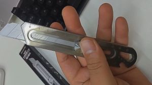 18mm Thép không rỉ dao rọc giấy đa năng làm mịn cạnh