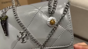 Womens vintage waxed leather handbag - dual-purpose both handheld and crossbody. Sewn mini shoulder bag. Ideal for daily commuting.