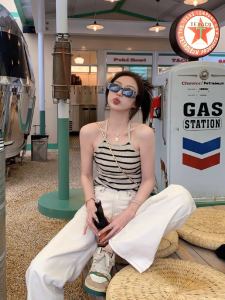 เสื้อกั๊กถักลายทางคอวีแขนกุดทรงเข้ารูปสำหรับผู้หญิงในช่วงฤดูร้อน เสื้อชั้นในด้านในสำหรับผู้หญิง เสื้อคลุมกันหนาวแบบสั้นสำหรับสาวๆ