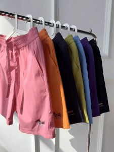 Quần Short Thêu Lụa Băng Màu Hồng Dopaamine Cho Nam Mùa Hè Mỏng Nhanh Khô Nhanh Quần Đi Biển Năm Điểm Quần Dài Thường Ngày