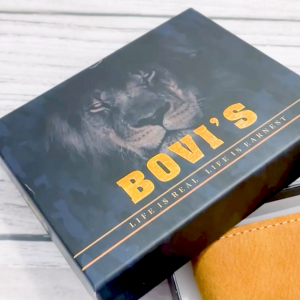 กระเป๋าสตางค์ผู้ชาย หนังแท้ ดีไซน์เรียบหรู ทนทาน พร้อมกล่องของขวัญ ใส่บัตรได้หลายช่อง มีช่องใส่รูป ช่องใส่ธนบัตร 2 ช่อง พร้อมช่องซิปใส่เหรียญได้