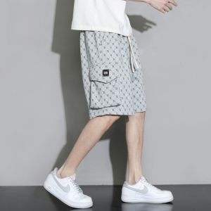 ROMON | กางเกงขาสั้นผ้าไหมน้ำแข็งบางหลวมๆ สำหรับผู้ชาย กางเกงขายาวห้าส่วน สไตล์ลำลอง ระบายอากาศได้ดี ฤดูร้อน 2025 กางเกงขายาวห้าส่วนสำหรับผู้ชาย