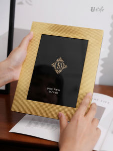 รูปภาพขนาด 6 นิ้วและ 7 นิ้ว ชั้นวางรูปโลหะสุดหรูสไตล์เรียบง่ายแบบสมัยใหม่สำหรับตกแต่งห้องนอน ห้องทำงาน ห้องนั่งเล่น